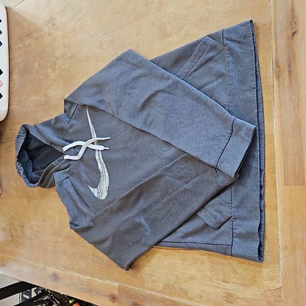 Nike dri-fit hoodie small